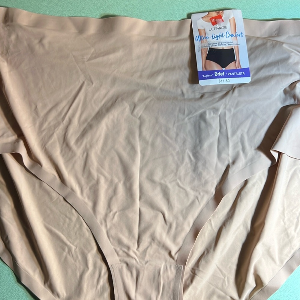 Women’s Hanes brief panty tan size 9/2xL, NEW ultra light comfort , ultimate